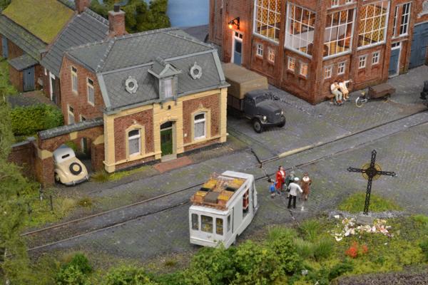 Het kantoor van de brouwerij met op de voorgrond de melkboer. Het kantoor van de brouwerij met op de voorgrond de melkboer.