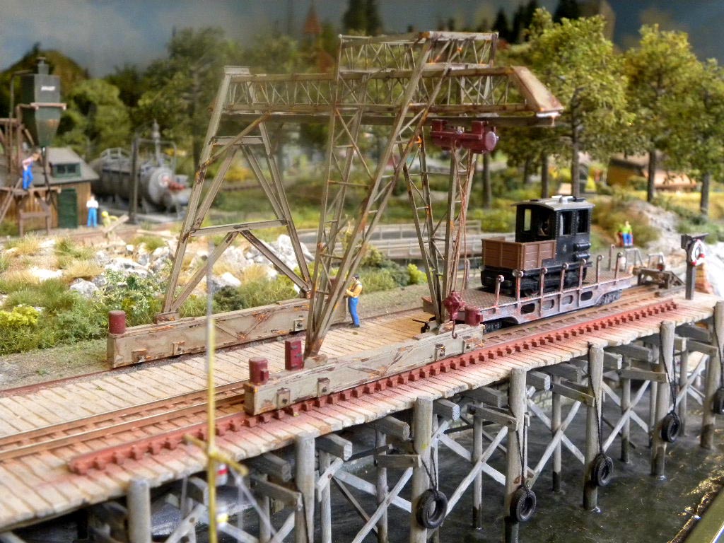 portaalkraan op houten steiger portaalkraan op houten steiger