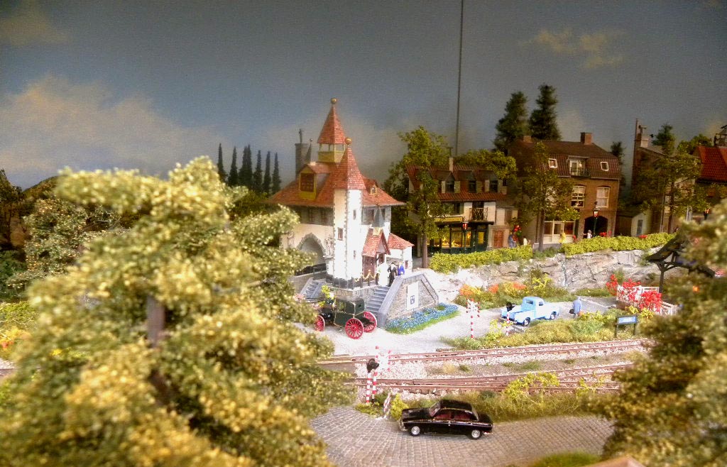 poortgebouw met winkelstraat poortgebouw met winkelstraat