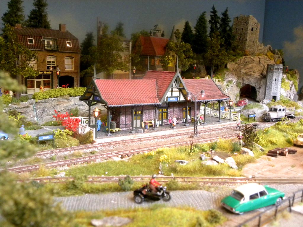 station_Irsel_met_ruine station_Irsel_met_ruine